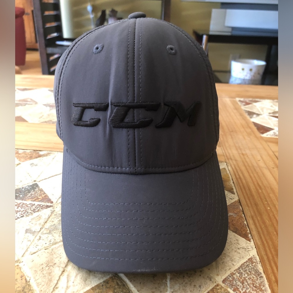 CCM FitMax ’70 Fitted Hockey Hat Cap Men’s S/M